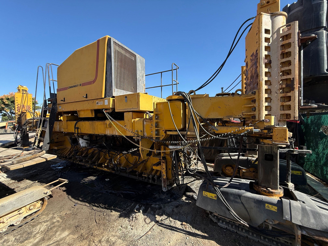 Gomaco Commander III - Asfalta klājējs: foto 1 Gomaco Commander III - Asfalta klājējs: foto 1