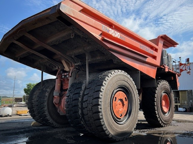 Hitachi EH3500ACII - Bezceļu pašizgāzējs: foto 4 Hitachi EH3500ACII - Bezceļu pašizgāzējs: foto 4