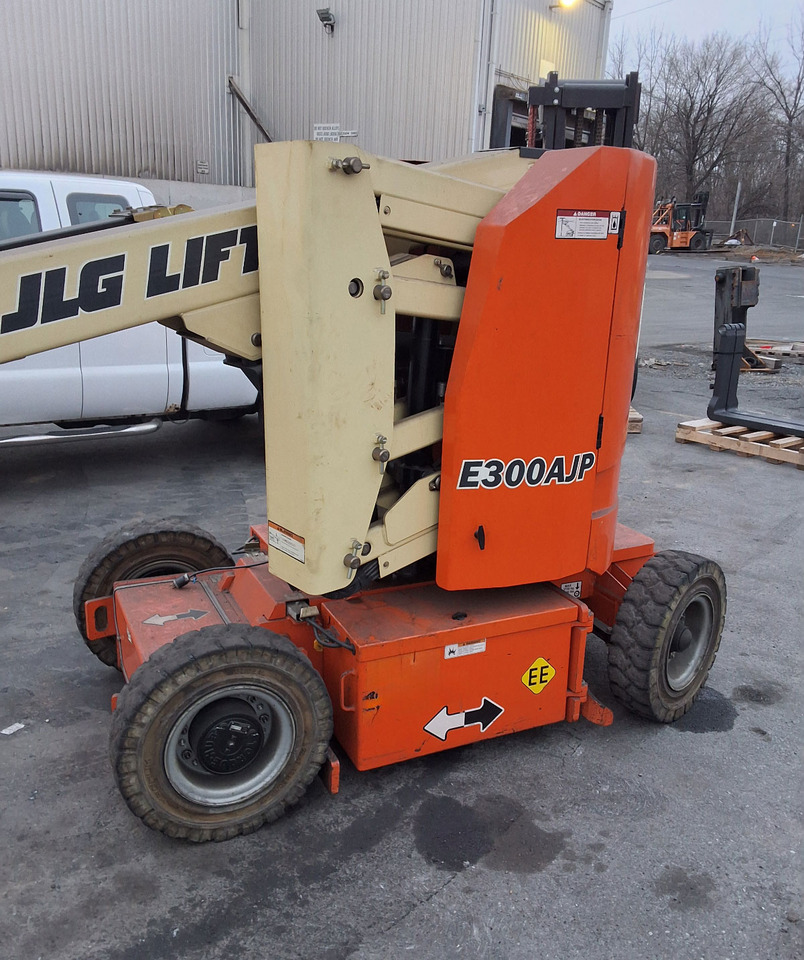 JLG E300AJP - Teleskopiskais riteņu iekrāvējs: foto 1 JLG E300AJP - Teleskopiskais riteņu iekrāvējs: foto 1