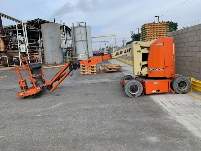 JLG E300AJP - Teleskopiskais riteņu iekrāvējs: foto 2 JLG E300AJP - Teleskopiskais riteņu iekrāvējs: foto 2