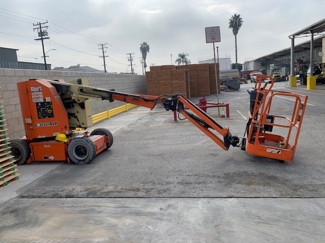 JLG E300AJP - Teleskopiskais riteņu iekrāvējs: foto 3 JLG E300AJP - Teleskopiskais riteņu iekrāvējs: foto 3