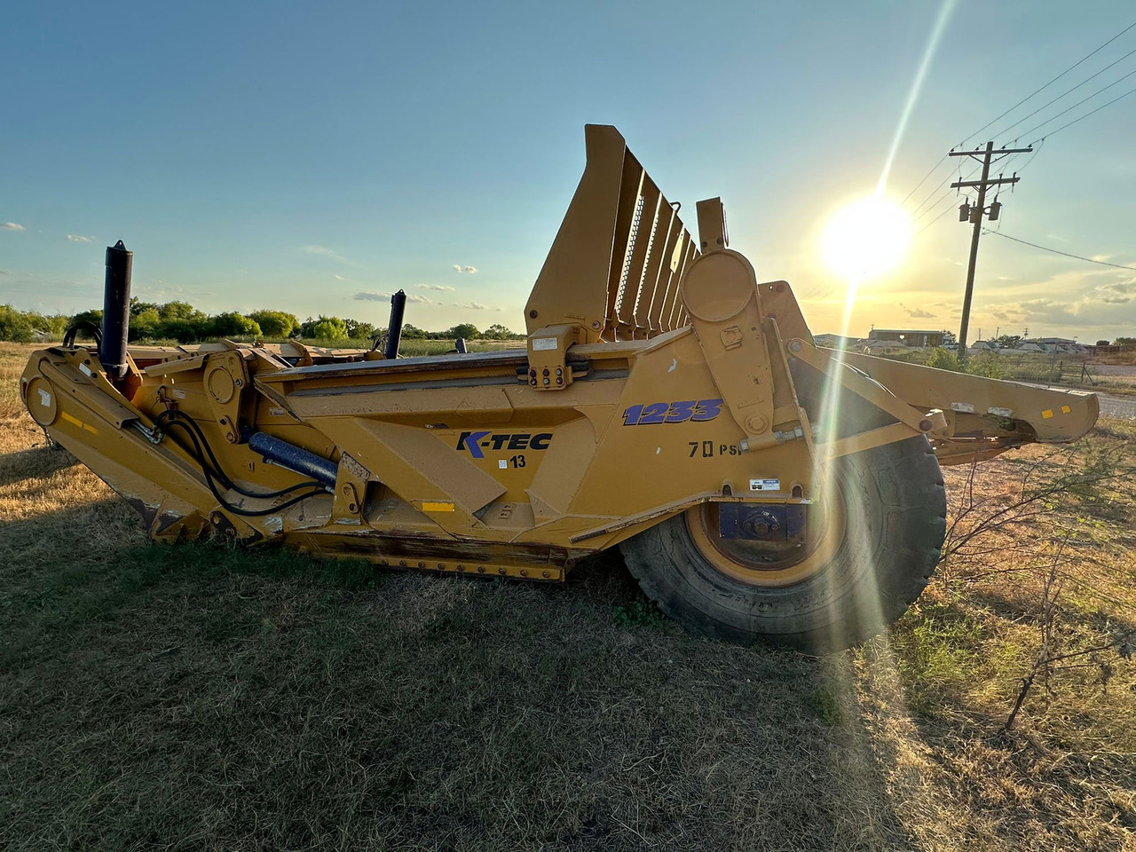 K-Tec 1233 - Skrēperis: foto 4 K-Tec 1233 - Skrēperis: foto 4