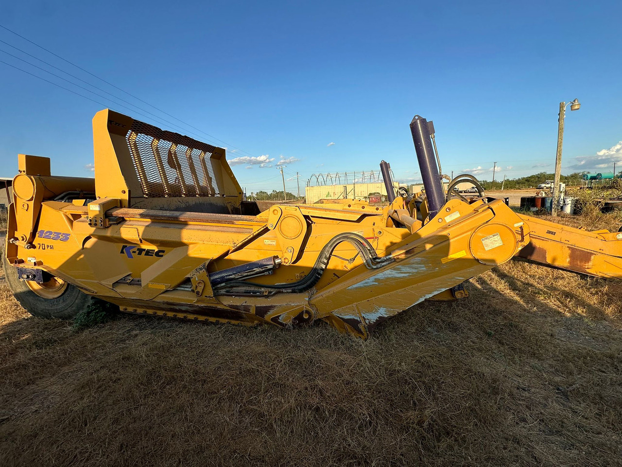 K-Tec 1233 - Skrēperis: foto 3 K-Tec 1233 - Skrēperis: foto 3