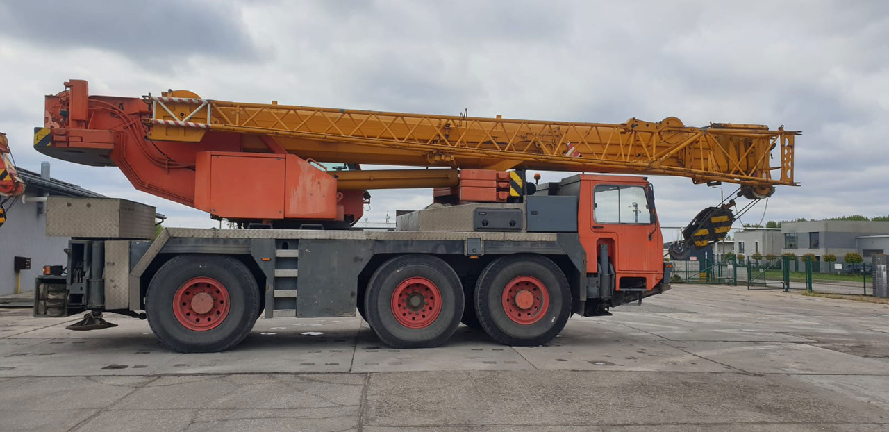 Liebherr LTM 1050-1 - Autoceltnis: foto 3 Liebherr LTM 1050-1 - Autoceltnis: foto 3
