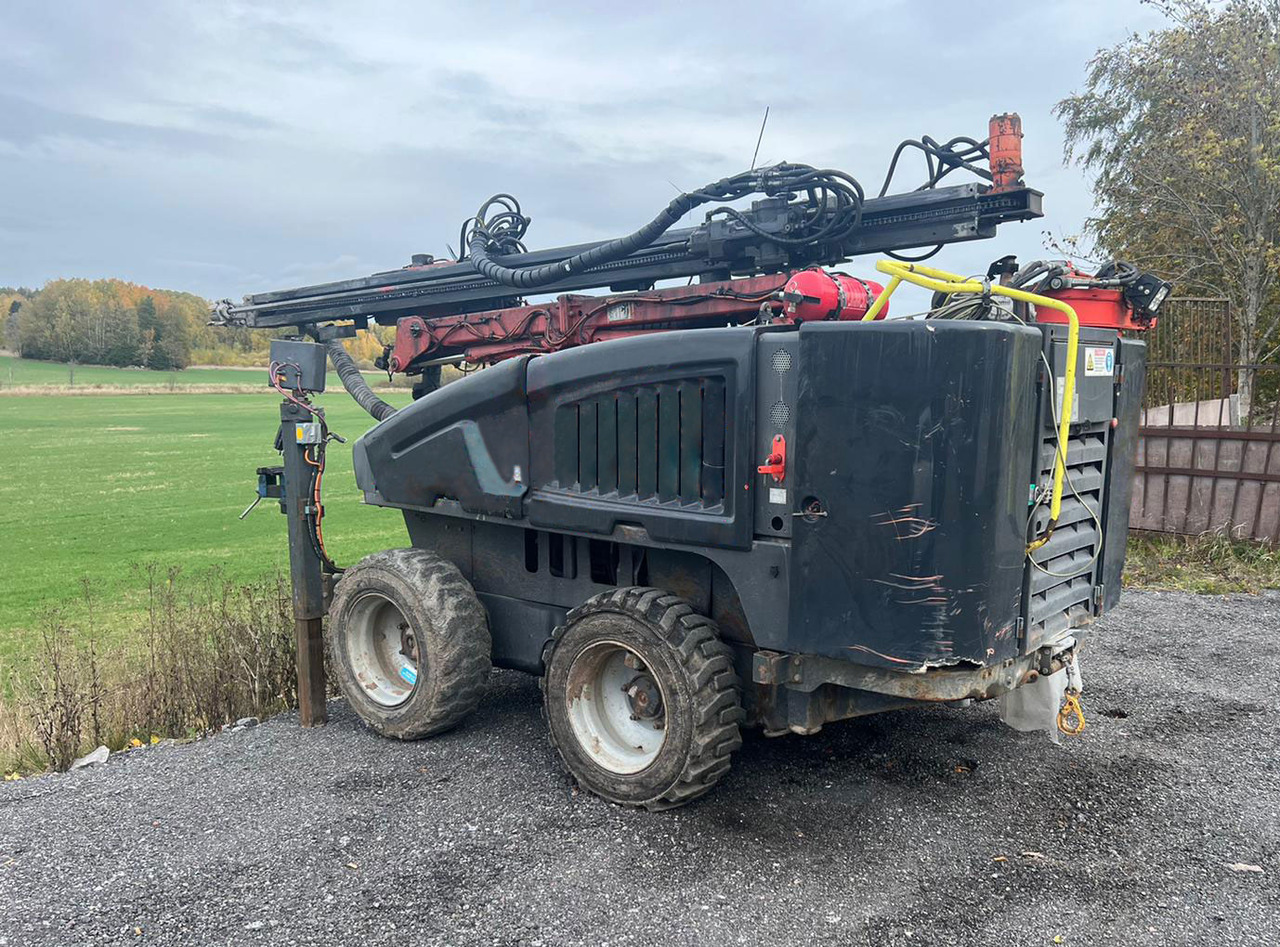 Sandvik Commando DC125 - Urbšanas mašīna: foto 1 Sandvik Commando DC125 - Urbšanas mašīna: foto 1