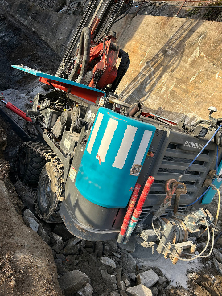 Sandvik Commando DC300Ri - Urbšanas mašīna: foto 1 Sandvik Commando DC300Ri - Urbšanas mašīna: foto 1