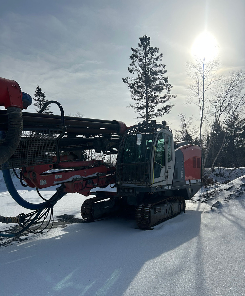 Sandvik DI550 - Urbšanas mašīna: foto 1 Sandvik DI550 - Urbšanas mašīna: foto 1