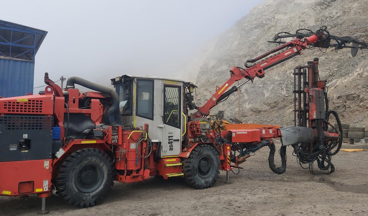 Sandvik DS411-C - Kalnrūpniecības mašīna: foto 2 Sandvik DS411-C - Kalnrūpniecības mašīna: foto 2