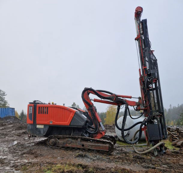 Sandvik Dino DC400Ri - Urbšanas mašīna: foto 1 Sandvik Dino DC400Ri - Urbšanas mašīna: foto 1