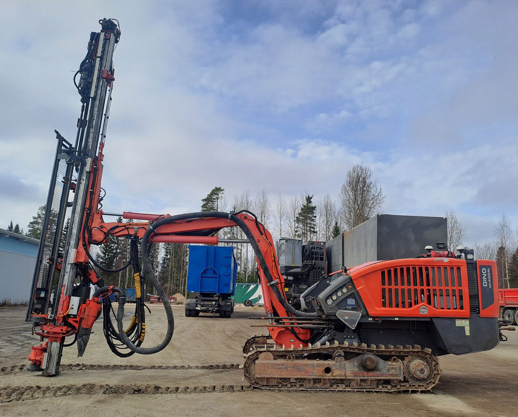 Sandvik Dino DC400Ri - Urbšanas mašīna: foto 1 Sandvik Dino DC400Ri - Urbšanas mašīna: foto 1