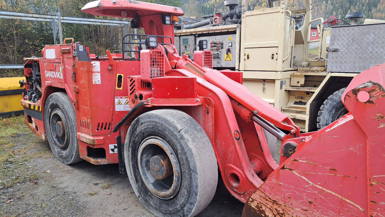 Sandvik LH202 - Kalnrūpniecības mašīna: foto 2 Sandvik LH202 - Kalnrūpniecības mašīna: foto 2