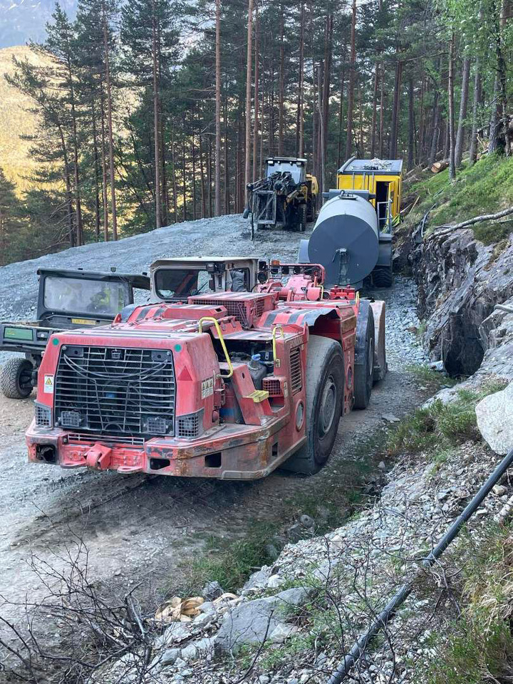 Sandvik LH410 - Kalnrūpniecības mašīna: foto 4 Sandvik LH410 - Kalnrūpniecības mašīna: foto 4