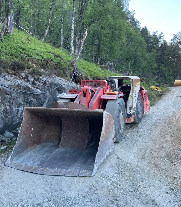 Sandvik LH410 - Kalnrūpniecības mašīna: foto 2 Sandvik LH410 - Kalnrūpniecības mašīna: foto 2