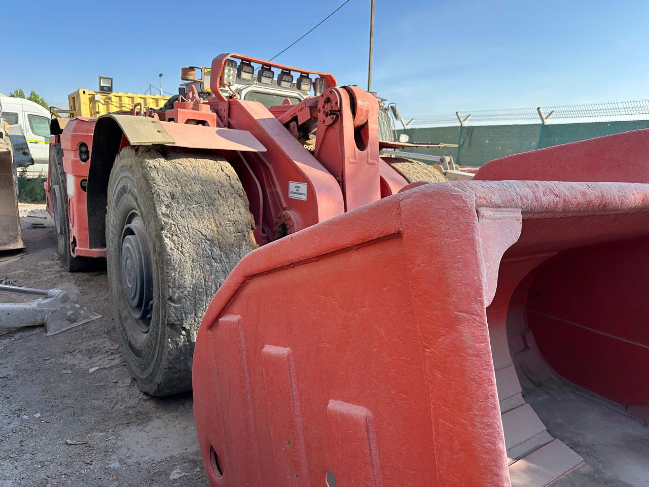 Sandvik LH410 - Horizontālās urbšanas mašīna: foto 1 Sandvik LH410 - Horizontālās urbšanas mašīna: foto 1