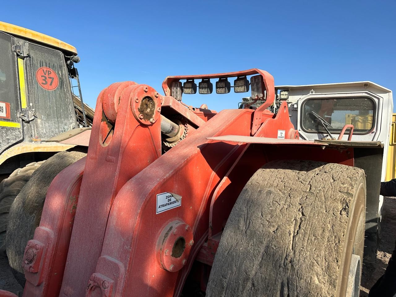 Sandvik LH410 - Horizontālās urbšanas mašīna: foto 4 Sandvik LH410 - Horizontālās urbšanas mašīna: foto 4