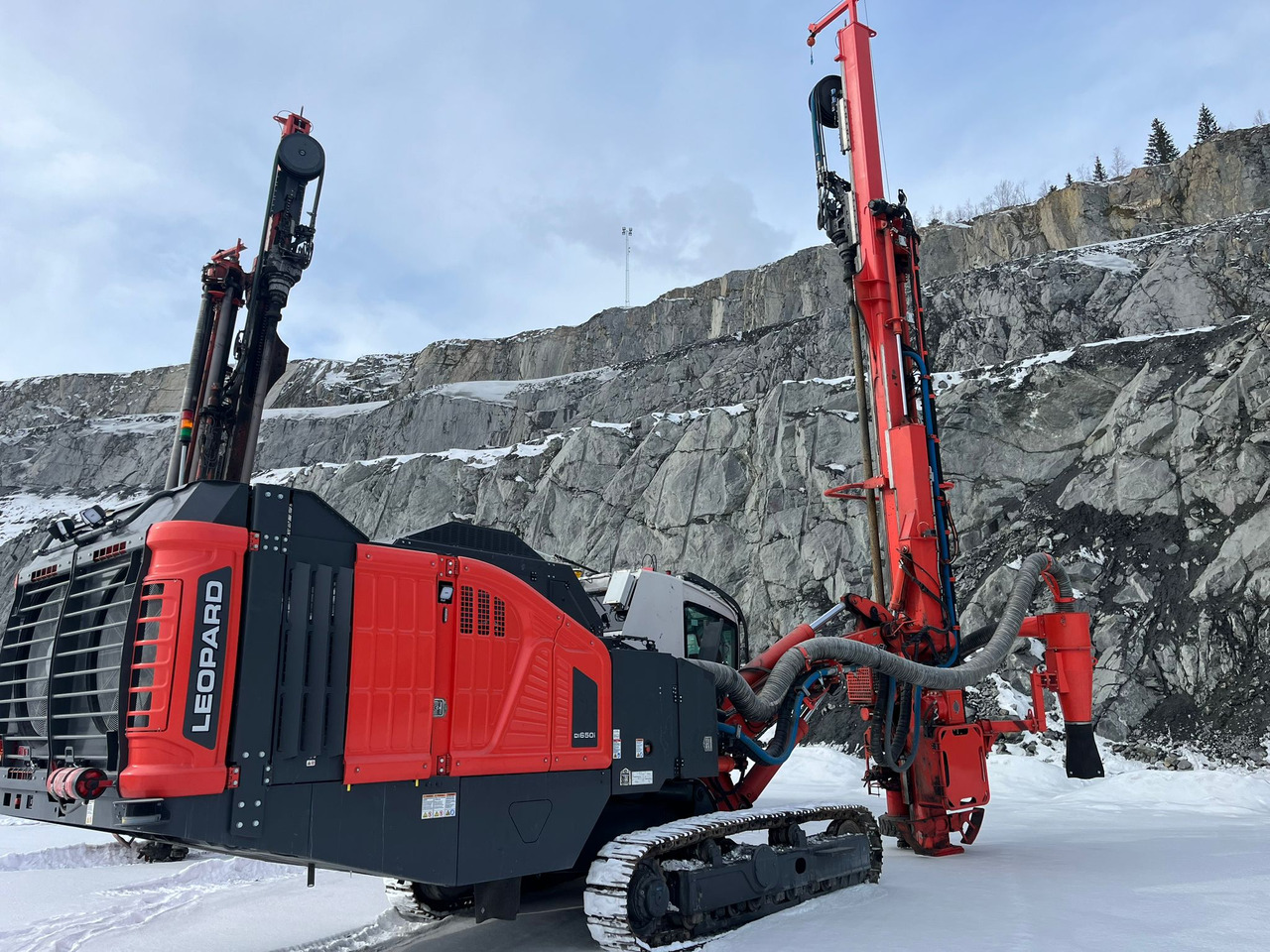 Sandvik Leopard DI650I - Urbšanas mašīna: foto 2 Sandvik Leopard DI650I - Urbšanas mašīna: foto 2