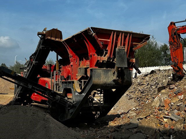 Terex Finlay I-120RS - Trieciena drupinātājs: foto 4 Terex Finlay I-120RS - Trieciena drupinātājs: foto 4