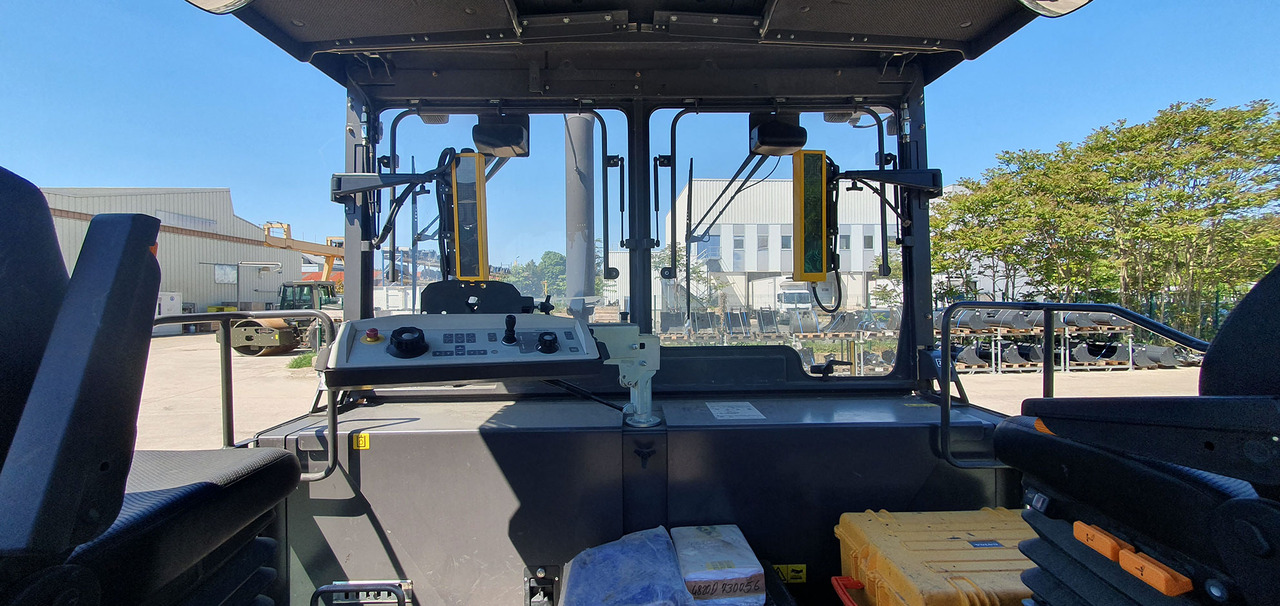 Asfalta klājējs Volvo ABG P4820D: foto 6