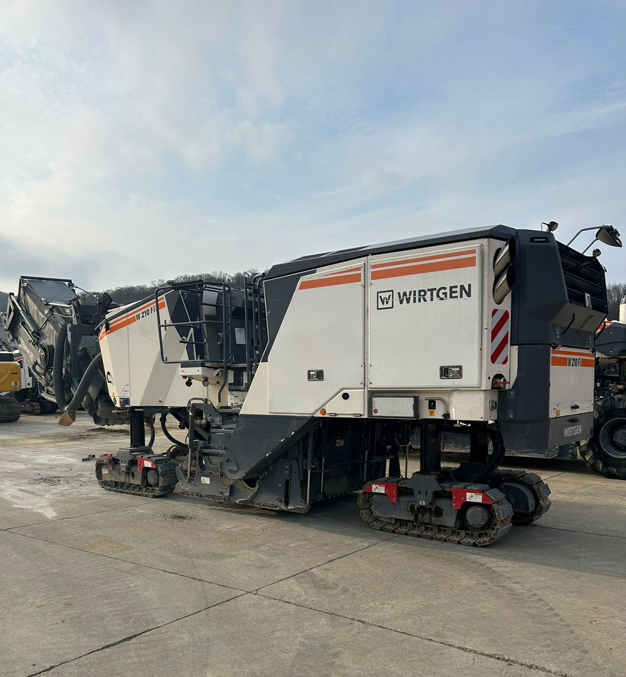 Wirtgen W 210 FI - Asfalta frēze: foto 4 Wirtgen W 210 FI - Asfalta frēze: foto 4