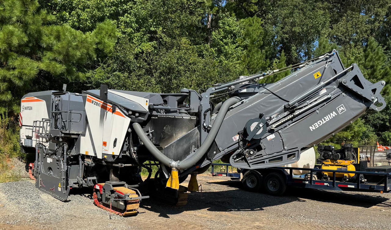 Wirtgen W 210 FI - Asfalta frēze: foto 4 Wirtgen W 210 FI - Asfalta frēze: foto 4