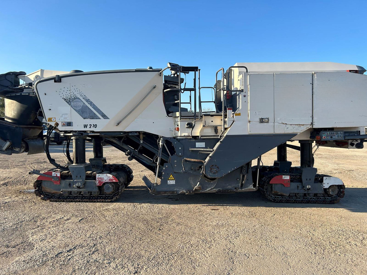 Wirtgen W 220 - Asfalta frēze: foto 4 Wirtgen W 220 - Asfalta frēze: foto 4