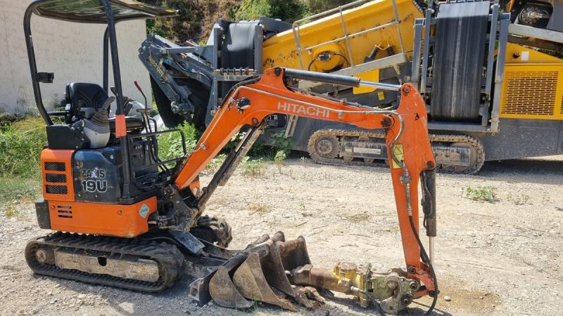 Hitachi ZAXIS 19 - Mini-ekskavators: foto 1 Hitachi ZAXIS 19 - Mini-ekskavators: foto 1