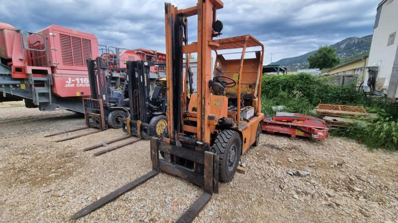 Komatsu FD25T - Dīzeļiekrāvējs: foto 2 Komatsu FD25T - Dīzeļiekrāvējs: foto 2