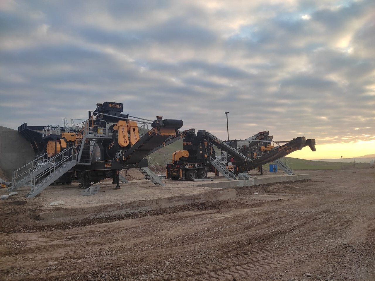 Jaunā Mobilais drupinātājs FABO Mobile crusher: foto 16