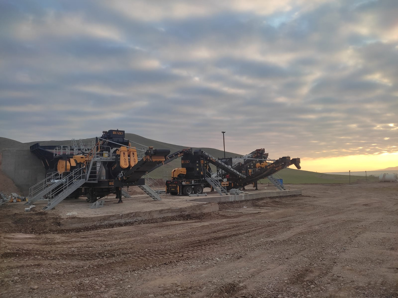 Jaunā Mobilais drupinātājs FABO Mobile crusher: foto 17