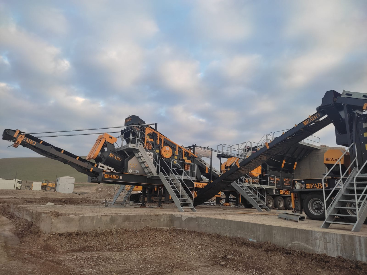 Jaunā Mobilais drupinātājs FABO Mobile crusher: foto 15
