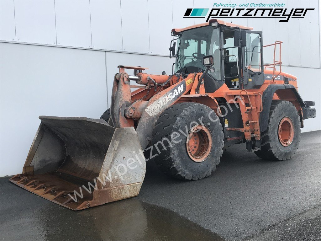 Riteņu iekrāvējs Doosan RADLADER DL 300-3: foto 1