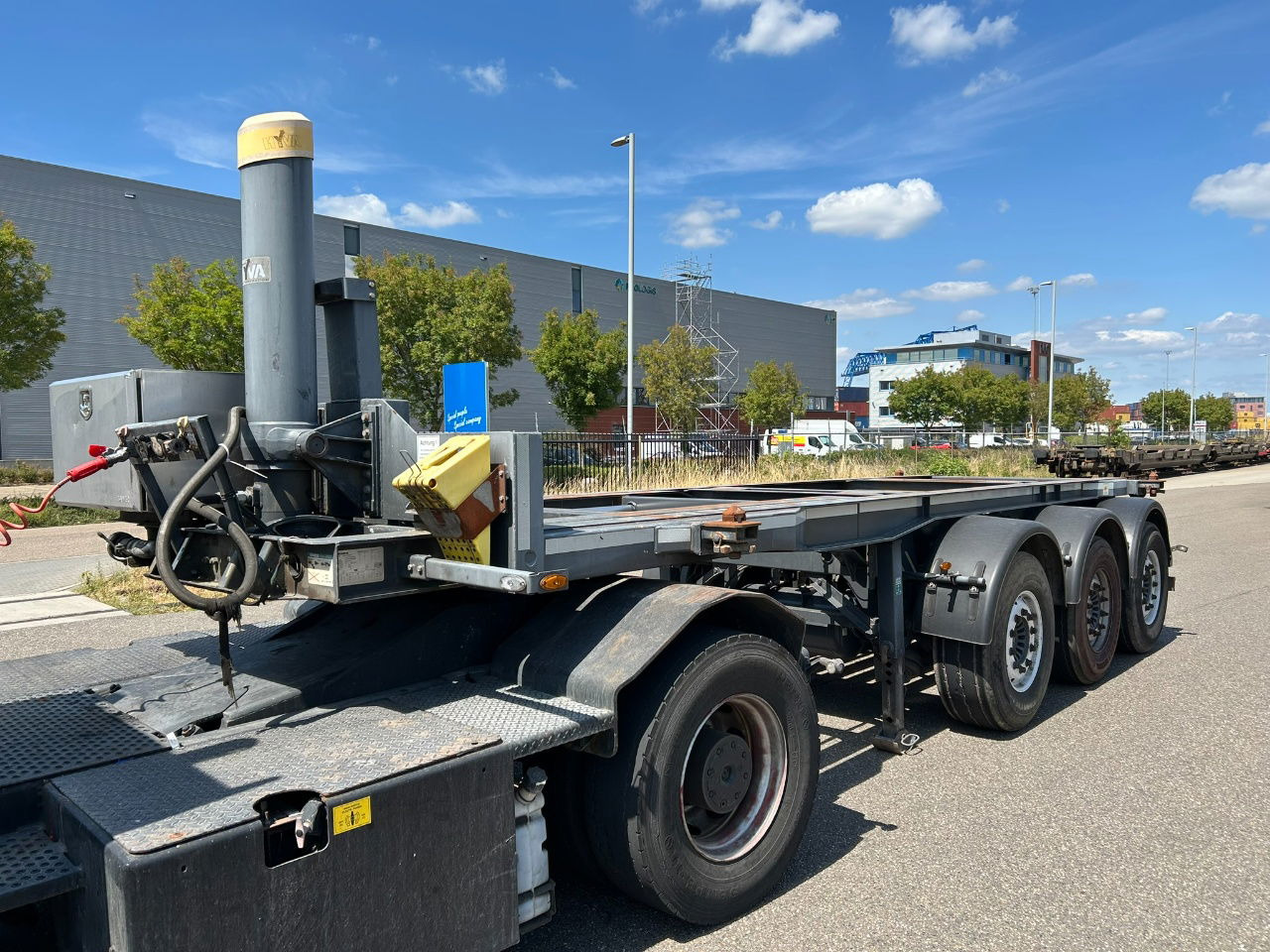 Mafa 2 x in stock 20 ft tipping chassis / disc brakes / lifting axle / alcoa wheels - Puspiekabe noņemamā virsbūve/ Konteineru vedējs: foto 1 Mafa 2 x in stock 20 ft tipping chassis / disc brakes / lifting axle / alcoa wheels - Puspiekabe noņemamā virsbūve/ Konteineru vedējs: foto 1