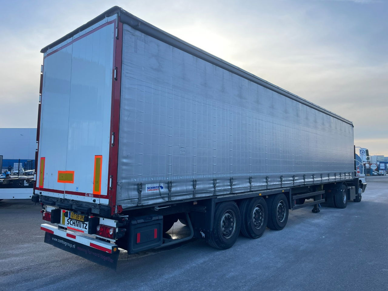 Schmitz Cargobull SCB-S3T EN 12642-XL / Allu borden / disc brakes / 2 x toolbox / tuf 4-2026 - Tenta puspiekabe: foto 4 Schmitz Cargobull SCB-S3T EN 12642-XL / Allu borden / disc brakes / 2 x toolbox / tuf 4-2026 - Tenta puspiekabe: foto 4