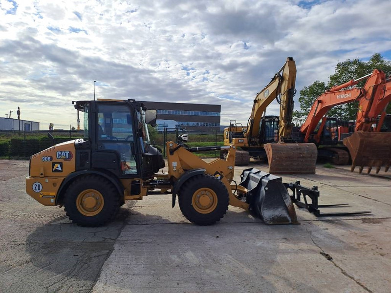 Cat 906 (Bucket+Forks) - Riteņu iekrāvējs: foto 5 Cat 906 (Bucket+Forks) - Riteņu iekrāvējs: foto 5