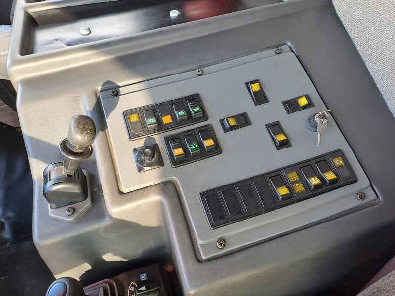 Visurgājējs celtnis Grove 4080-1: foto 12