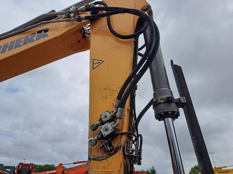 Kāpurķēžu ekskavators Liebherr R 946: foto 9