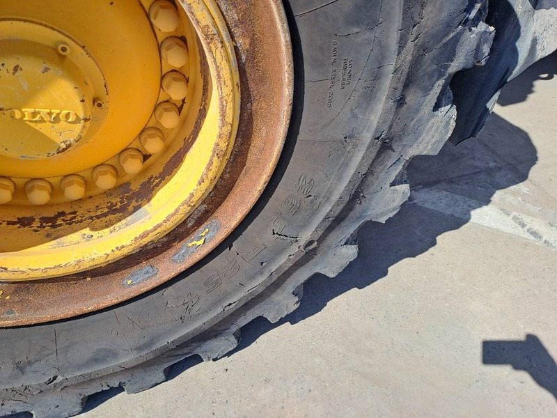 Riteņu iekrāvējs Volvo L 180 G: foto 10