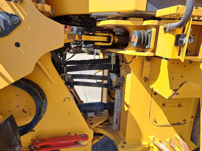 Riteņu iekrāvējs Volvo L 180 G: foto 11