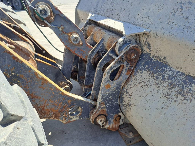 Riteņu iekrāvējs Volvo L 180 G: foto 19