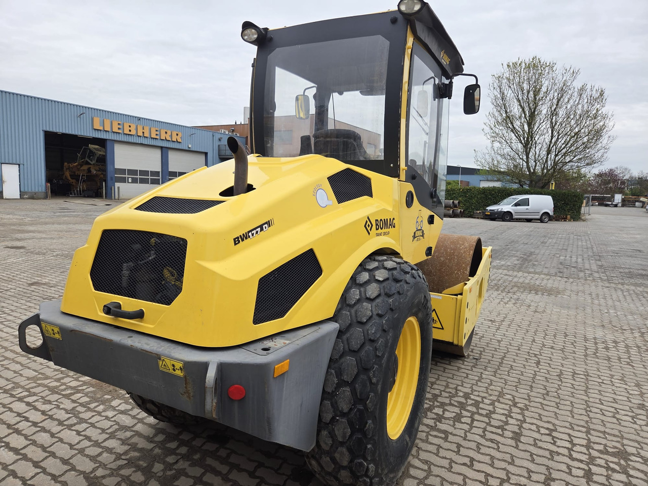 BOMAG BW177D-5 - Vibrorullis: foto 2 BOMAG BW177D-5 - Vibrorullis: foto 2
