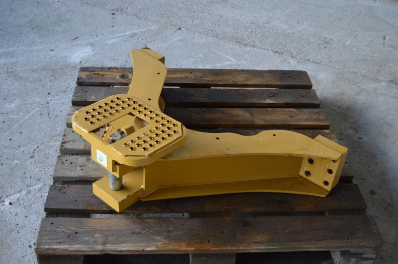 CATERPILLAR D5N Tow hook - Vinča - Buldozers: foto 2 CATERPILLAR D5N Tow hook - Vinča - Buldozers: foto 2