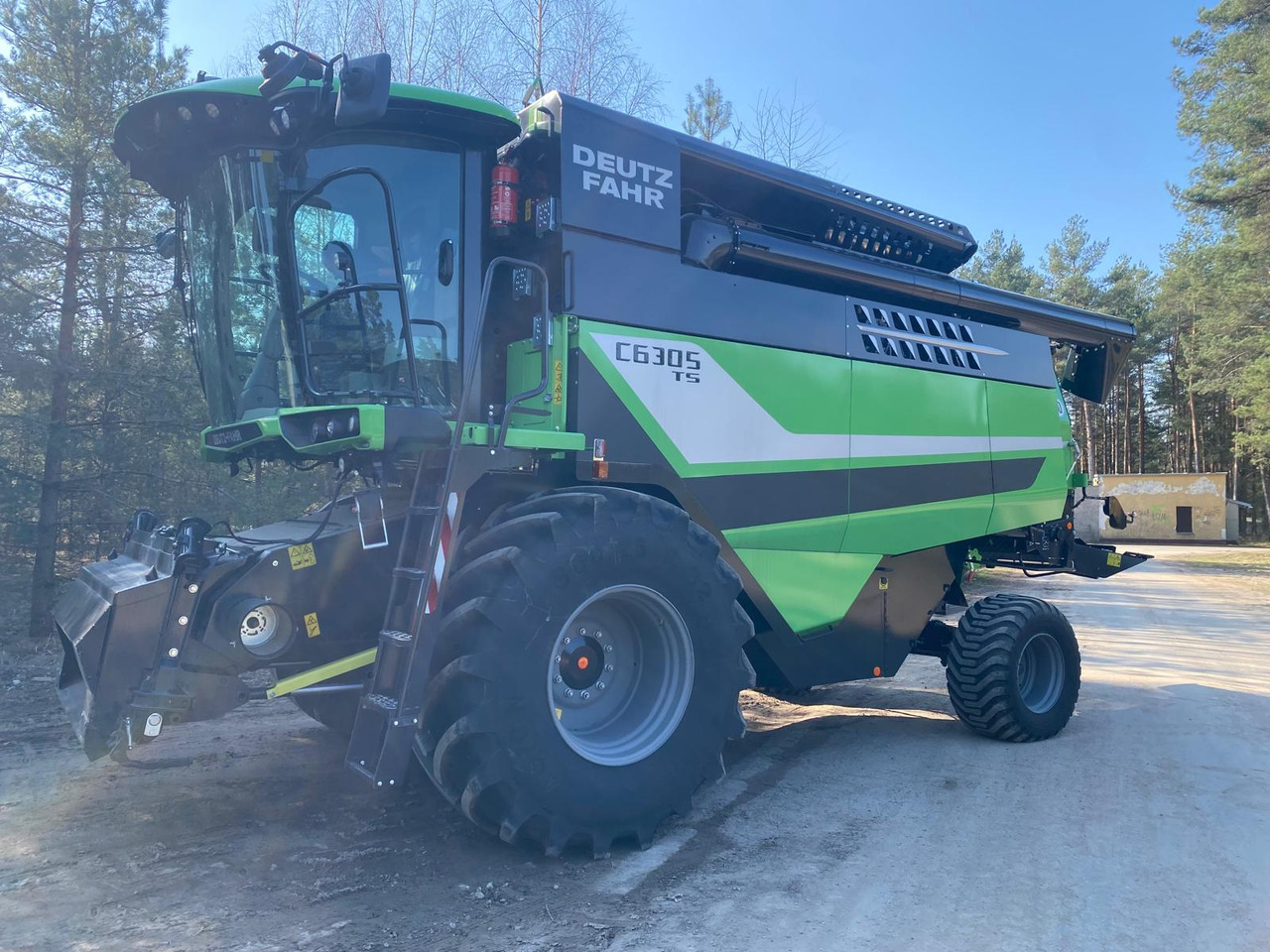DEUTZ FAHR C6305 TS with DH630R NEW/UNUSED - Kombains: foto 1 DEUTZ FAHR C6305 TS with DH630R NEW/UNUSED - Kombains: foto 1