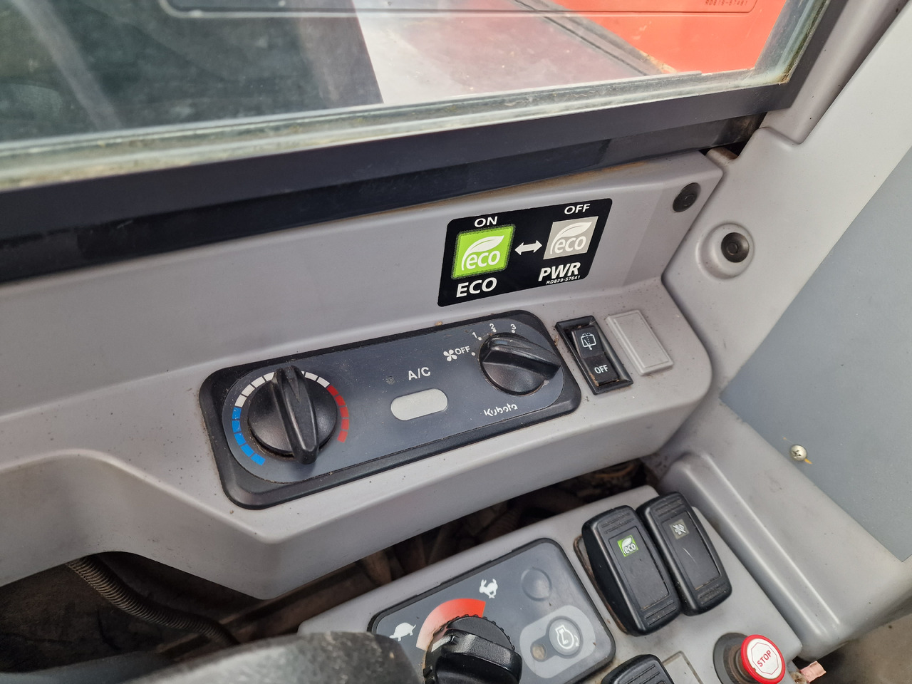 Mini-ekskavators KUBOTA KX080-4. Metal tracks.: foto 24