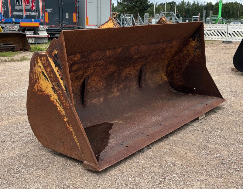Volvo BM 2400mm - Iekrāvēja kauss - Riteņu iekrāvējs: foto 1 Volvo BM 2400mm - Iekrāvēja kauss - Riteņu iekrāvējs: foto 1