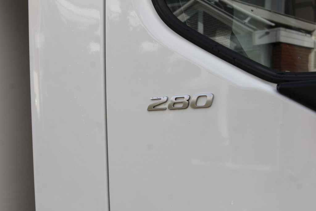 Daf LF  280 Koffer   Klima LDW Rolltor LBW  149Tkm - Kravas automašīna ar slēgto virsbūvi: foto 3 Daf LF  280 Koffer   Klima LDW Rolltor LBW  149Tkm - Kravas automašīna ar slēgto virsbūvi: foto 3