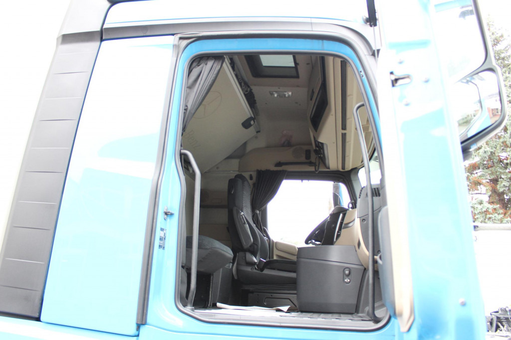 Mercedes-Benz Actros 2548 Koffer Retarder Schlafkab Kühlbox - Komercauto: foto 4 Mercedes-Benz Actros 2548 Koffer Retarder Schlafkab Kühlbox - Komercauto: foto 4