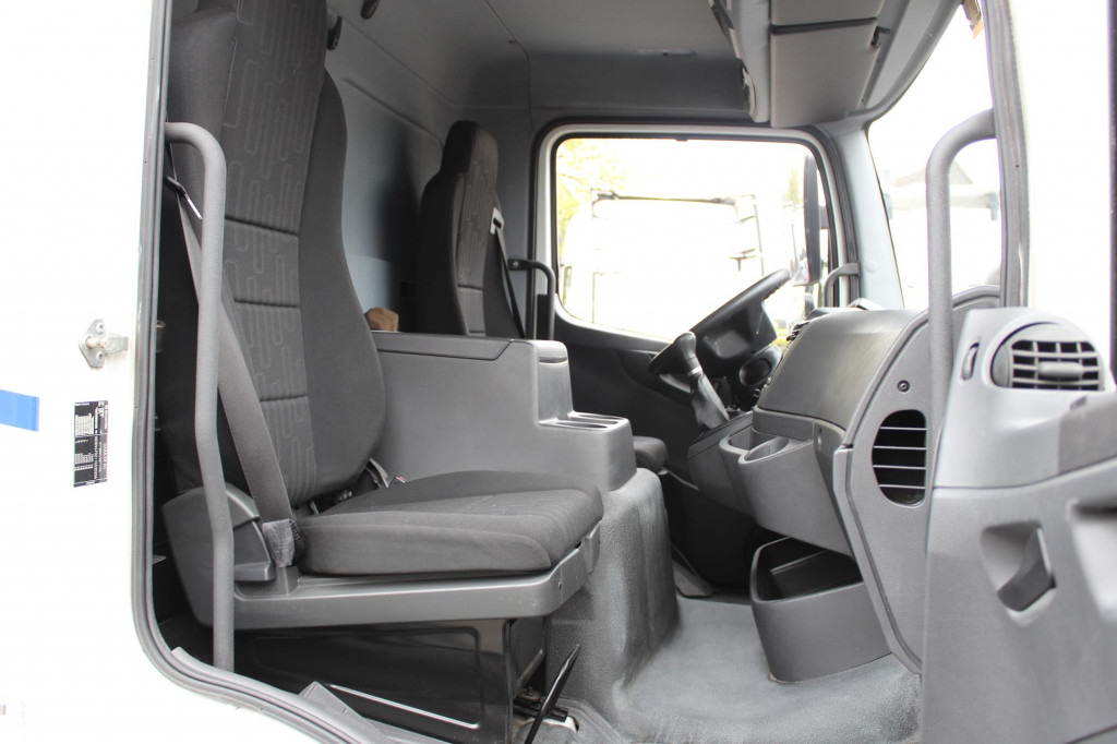 Mercedes-Benz Atego 818 E6 Koffer Klima LDW Schalter LBW - Kravas automašīna: foto 4 Mercedes-Benz Atego 818 E6 Koffer Klima LDW Schalter LBW - Kravas automašīna: foto 4