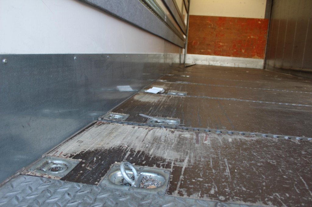 MAN TGM 18.290 Plane-Koffer 7,5 m Klima 499TKm - Kravas automašīna ar slēgto virsbūvi: foto 3 MAN TGM 18.290 Plane-Koffer 7,5 m Klima 499TKm - Kravas automašīna ar slēgto virsbūvi: foto 3