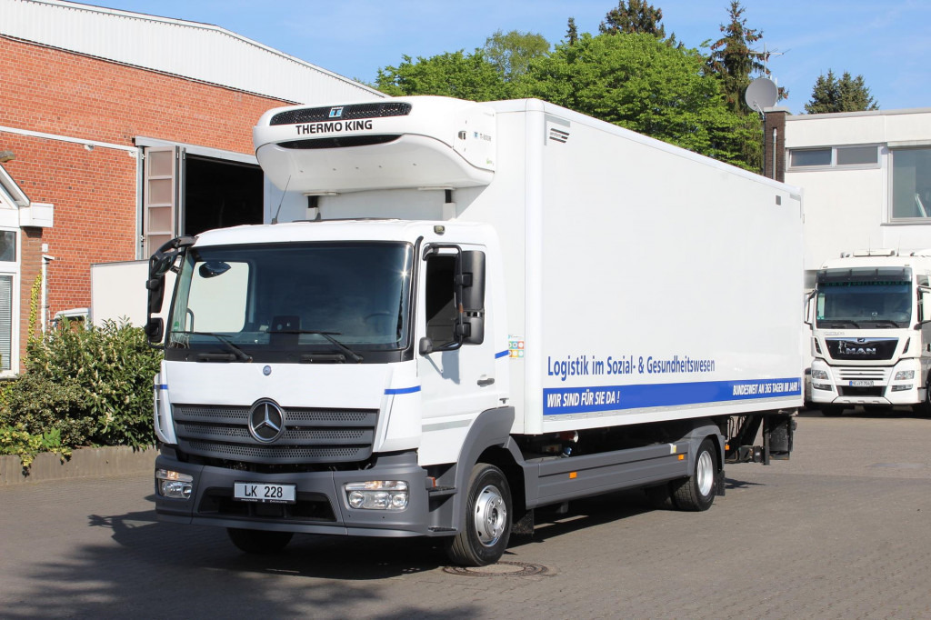 Mercedes-Benz Atego 1221 E6 TK T-800 R Strom Türen+LBW - Kravas automašīna refrižerators: foto 1 Mercedes-Benz Atego 1221 E6 TK T-800 R Strom Türen+LBW - Kravas automašīna refrižerators: foto 1