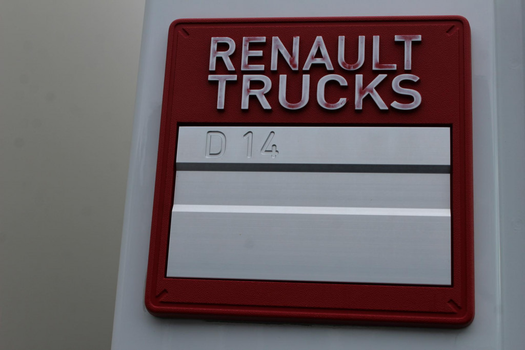 Renault D14 220E6 Laderbordwand nur 185 Tkm Klima - Kravas automašīna ar slēgto virsbūvi: foto 5 Renault D14 220E6 Laderbordwand nur 185 Tkm Klima - Kravas automašīna ar slēgto virsbūvi: foto 5